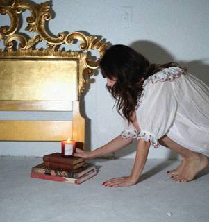 Phoebe Tonkin feet photo thumbnail