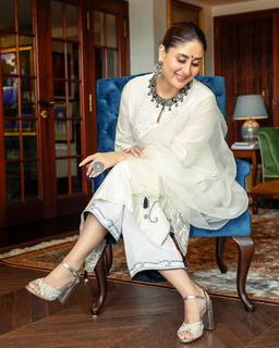 Kareena Kapoor feet photo thumbnail