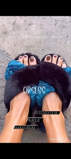 Brooke Burke feet photo thumbnail