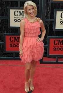 Julianne Hough feet photo thumbnail