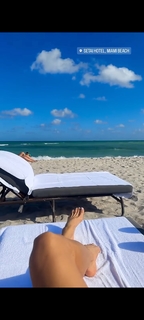 Victoria Silvstedt feet photo thumbnail