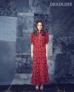 Natalie Portman feet photo thumbnail