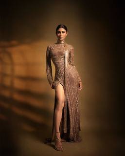 Mouni Roy feet photo thumbnail