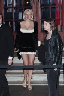 Pixie Lott feet photo thumbnail