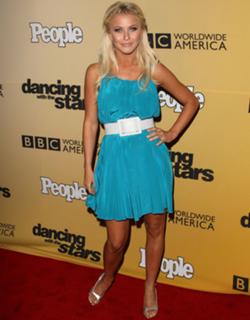 Julianne Hough feet photo thumbnail