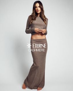 Alessandra Ambrosio feet photo thumbnail