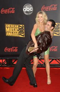 Julianne Hough feet photo thumbnail