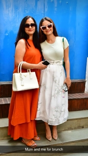 Anushka Sen feet photo thumbnail