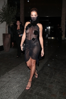 Rita Ora feet photo thumbnail
