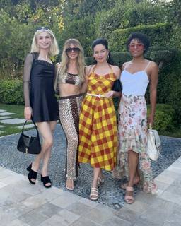Julianne Hough feet photo thumbnail