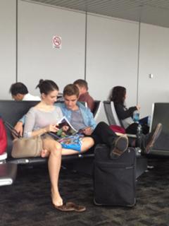 Alison Brie feet photo thumbnail