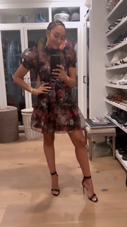 Tia Mowry feet photo thumbnail