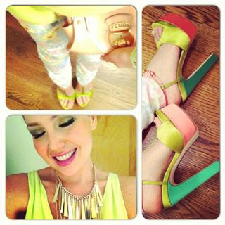 Thalía feet photo thumbnail