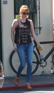 Emma Roberts feet photo thumbnail