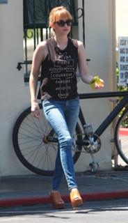 Emma Roberts feet photo thumbnail