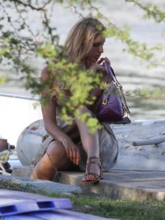 Karolina Kurkova feet photo thumbnail