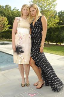 Karolina Kurkova feet photo thumbnail