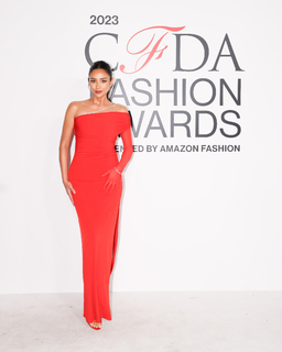Shay Mitchell feet photo thumbnail