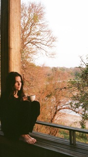 Zoey Deutch feet photo thumbnail