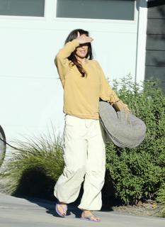 Minka Kelly feet photo thumbnail