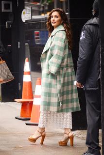 Minka Kelly feet photo thumbnail
