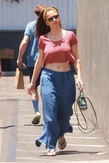 Minka Kelly feet photo thumbnail