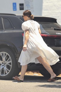 Minka Kelly feet photo thumbnail