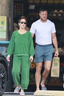 Minka Kelly feet photo thumbnail
