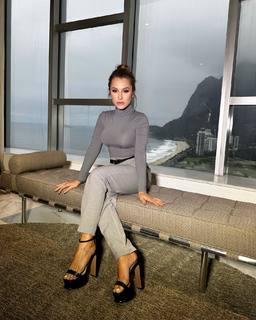 Carla Diaz feet photo thumbnail