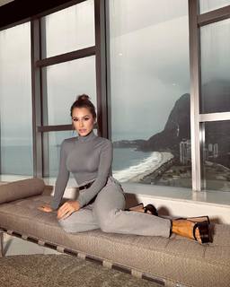 Carla Diaz feet photo thumbnail