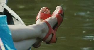 Olga Kurylenko feet photo thumbnail