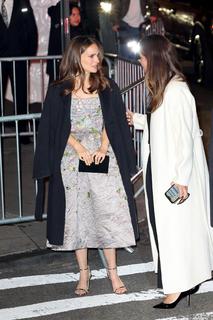 Natalie Portman feet photo thumbnail