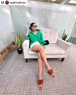 Hina Khan feet photo thumbnail