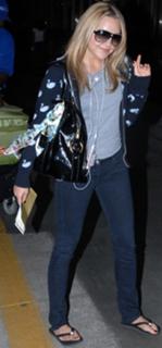 Amanda Bynes feet photo thumbnail