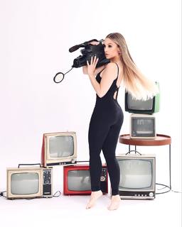 Carla Diaz feet photo thumbnail