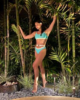 Kira Kosarin feet photo thumbnail