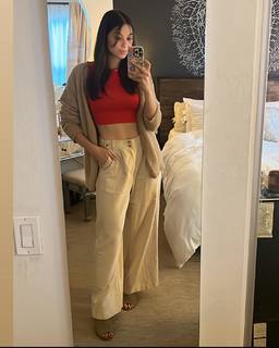 Kira Kosarin feet photo thumbnail
