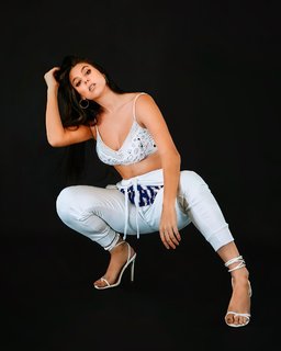 Kira Kosarin feet photo thumbnail