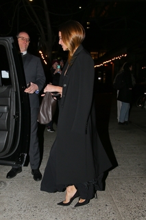 Shailene Woodley feet photo thumbnail