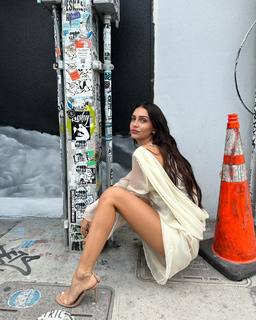 Zaira Nara feet photo thumbnail