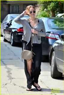 Jennifer Lawrence feet photo thumbnail