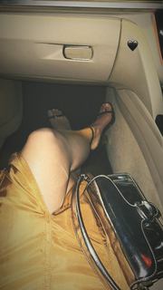 Anushka Sen feet photo thumbnail