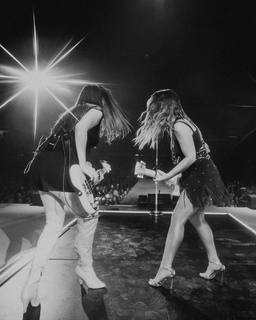 Maren Morris feet photo thumbnail