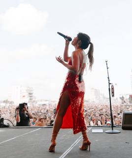 Maren Morris feet photo thumbnail