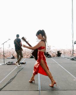 Maren Morris feet photo thumbnail