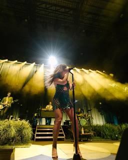 Maren Morris feet photo thumbnail