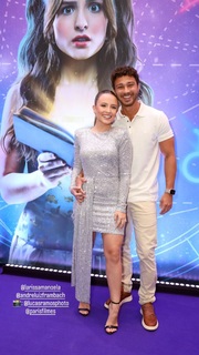 Larissa Manoela feet photo thumbnail