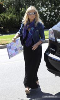 Sarah Michelle Gellar feet photo thumbnail