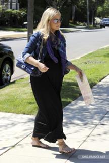 Sarah Michelle Gellar feet photo thumbnail