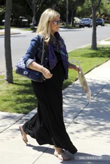 Sarah Michelle Gellar feet photo thumbnail